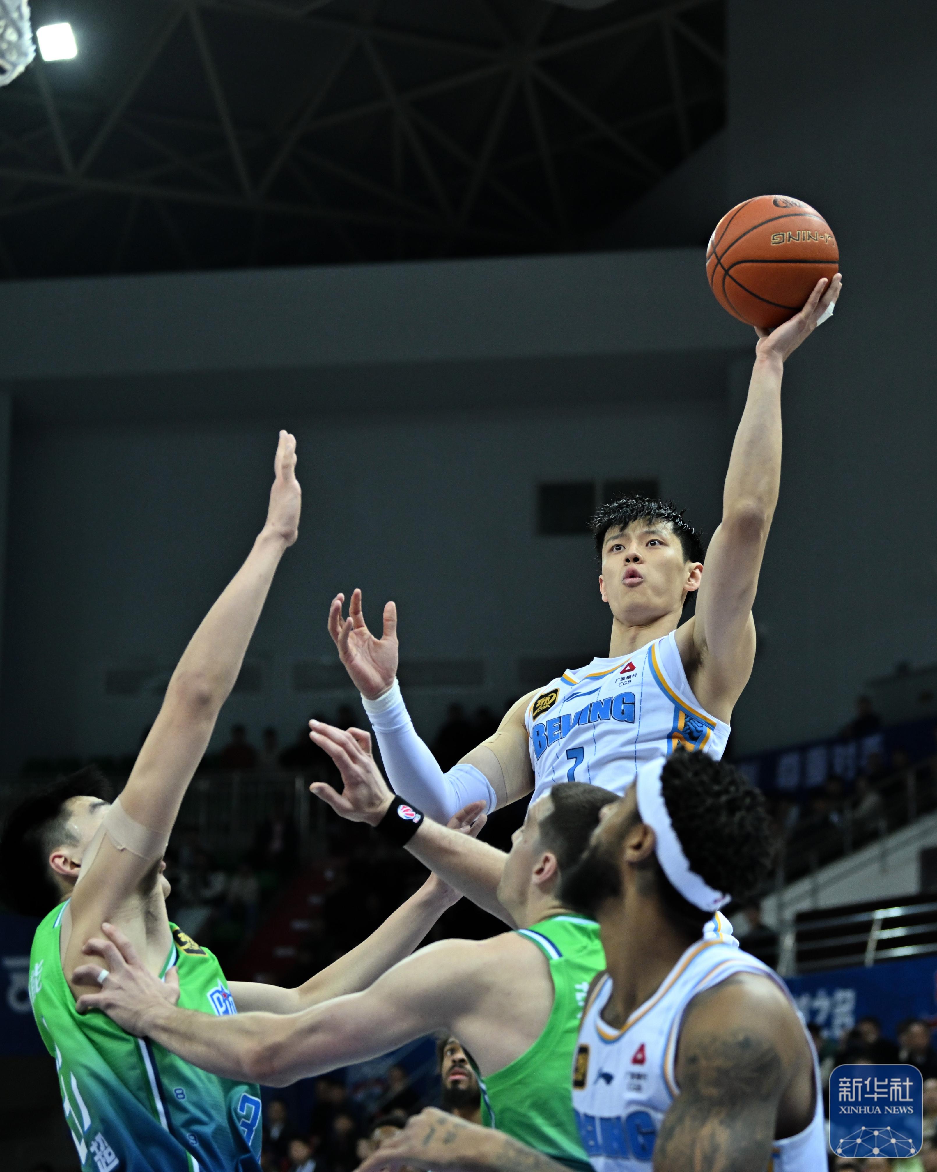 包含北京首钢训练开放日，赛前外线爆发引欢呼，CBA季后赛在即，训练强度明显提升的词条